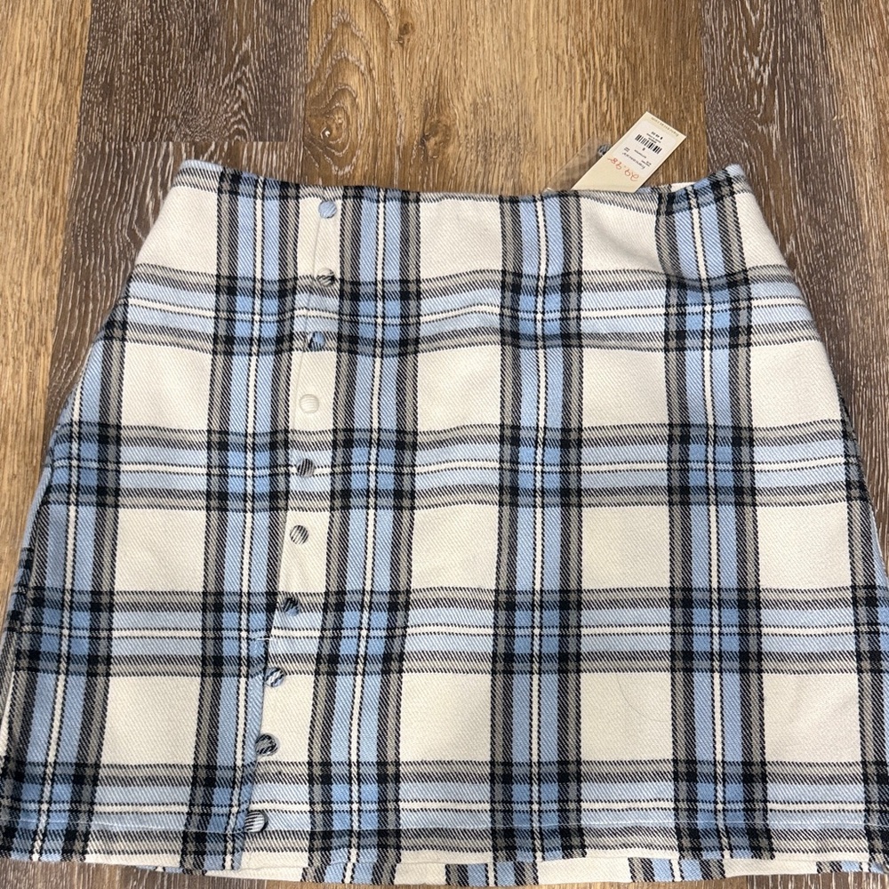 Plaid Button-Front Mini Skirt in White and Light Blue NWT Francesca’s